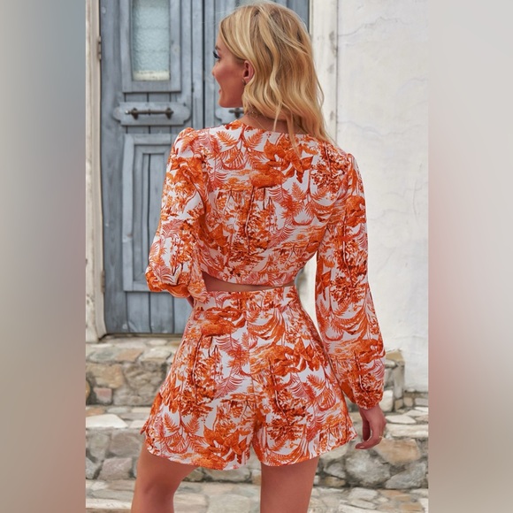 Printed Long Sleeve Cropped Top and Shorts Set - Picture 2 of 5